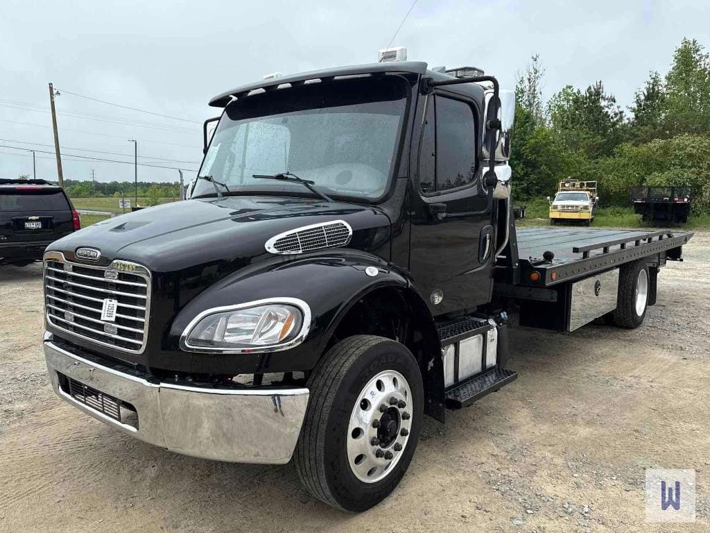 Main image Freightliner M2 106