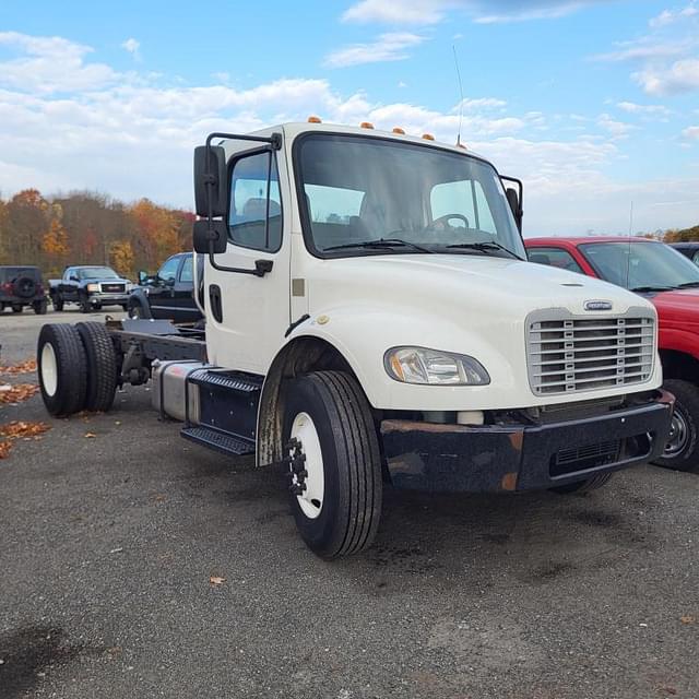 Image of Freightliner M2 equipment image 2