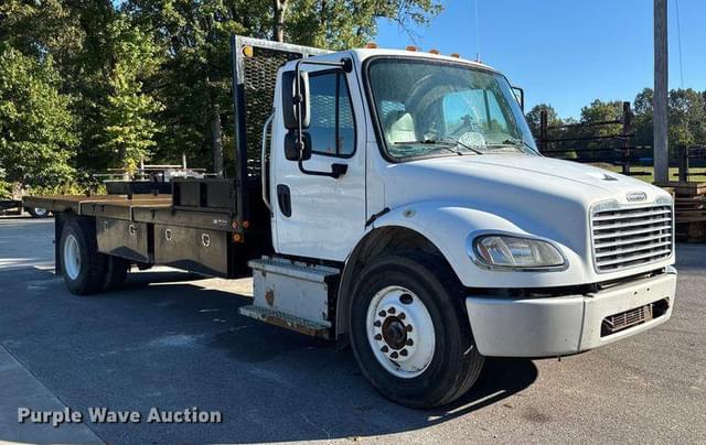 Image of Freightliner M2 equipment image 2