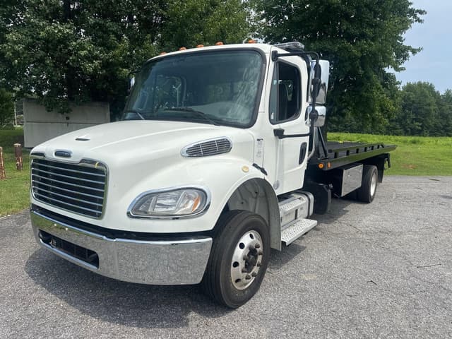 Image of Freightliner M2 equipment image 1
