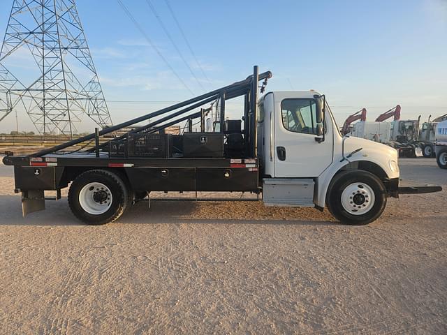 Image of Freightliner M2 equipment image 3