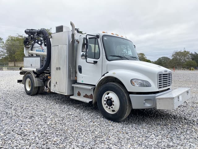 Image of Freightliner M2 equipment image 3