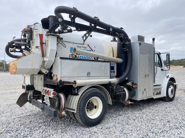 Image of Freightliner M2 equipment image 2