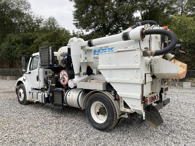 Image of Freightliner M2 equipment image 1