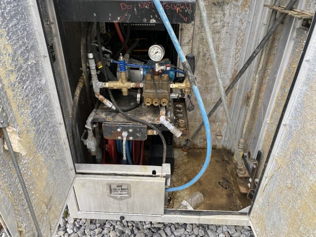 Image of Freightliner M2 equipment image 4