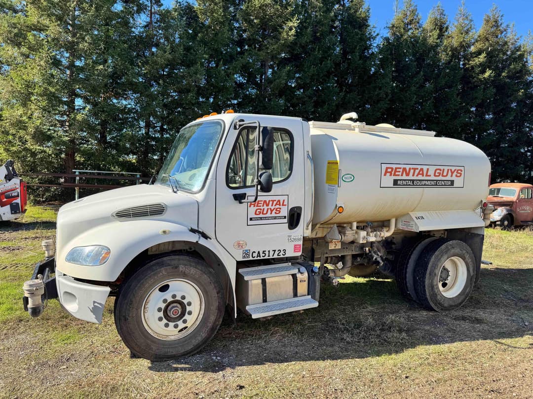 Image of Freightliner M2106 Image 0
