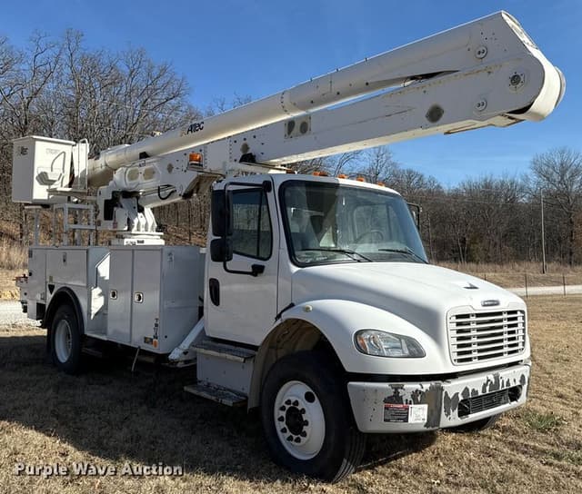 Image of Freightliner M2106 equipment image 2