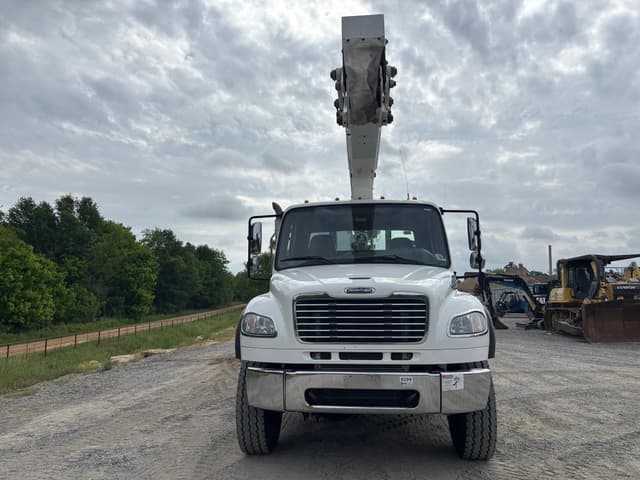 Image of Freightliner M2106 equipment image 1