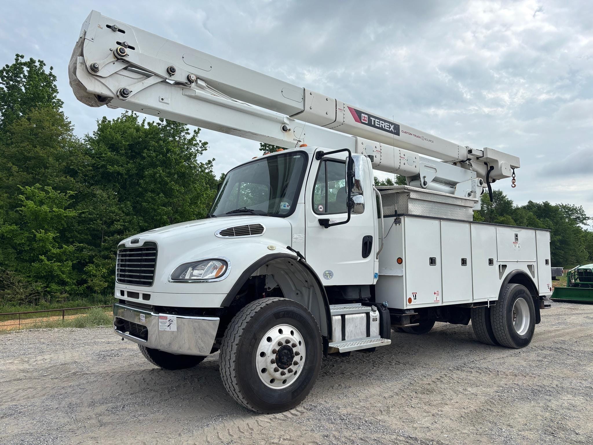 2019 Freightliner M2106 Equipment Image0