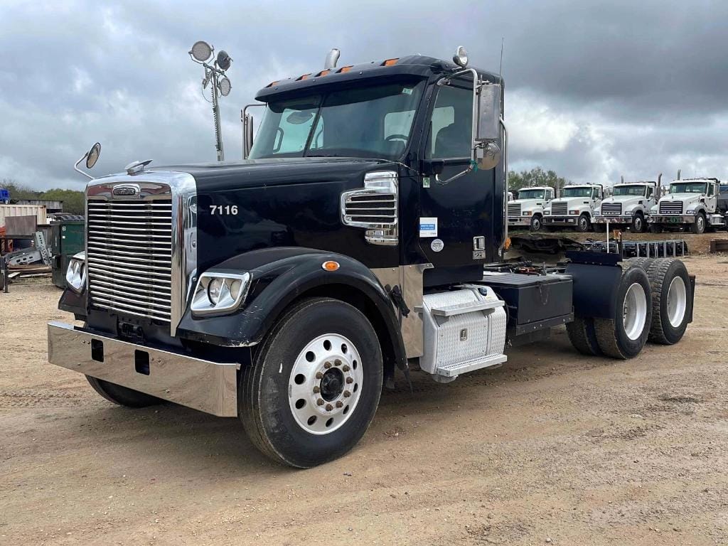 Main image Freightliner SD122