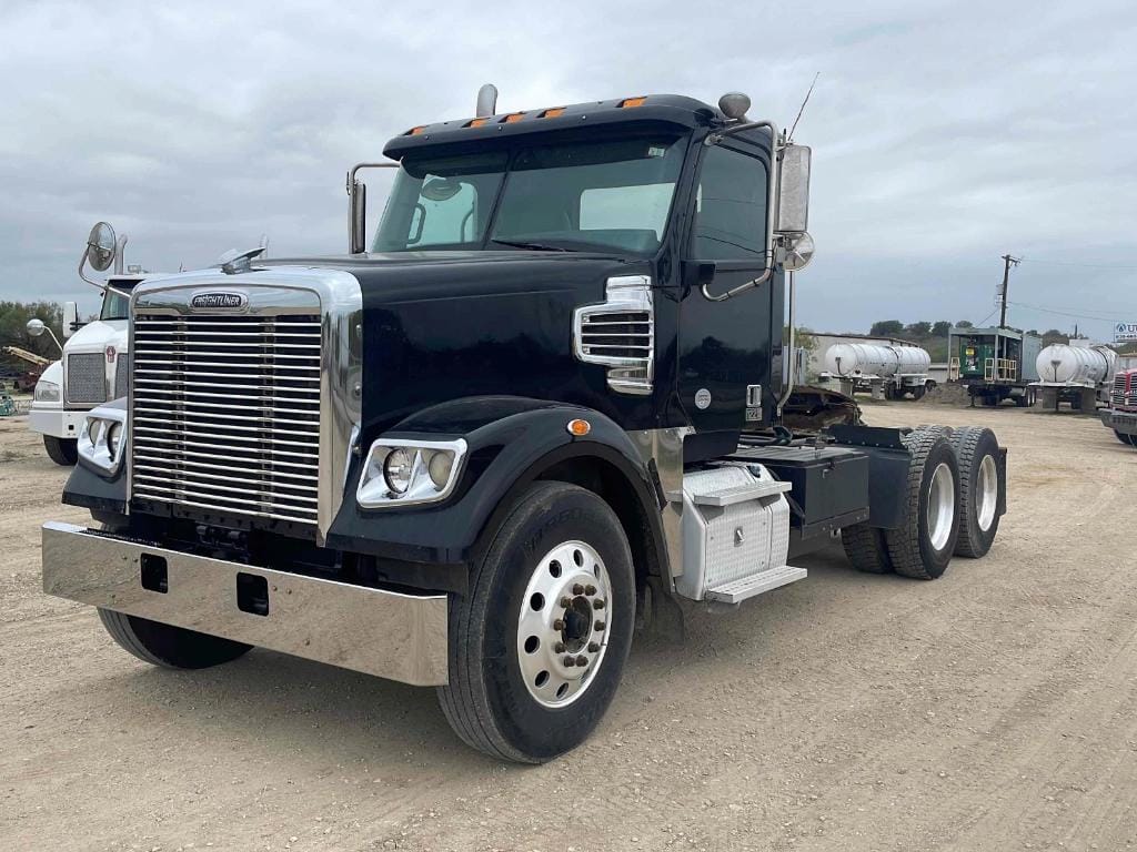 Main image Freightliner SD122