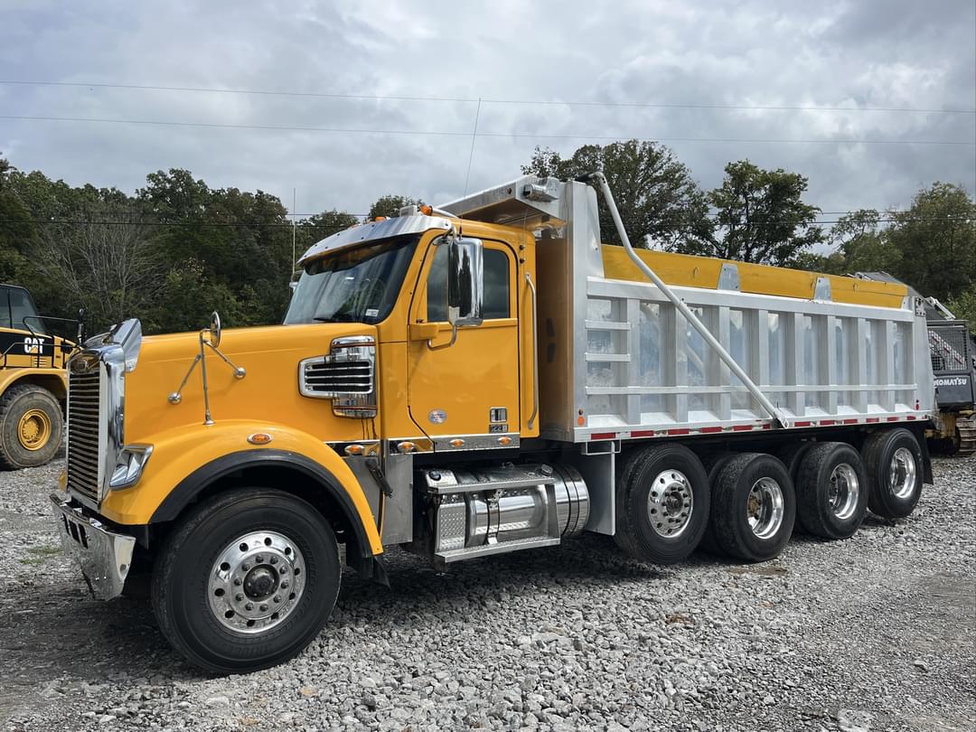 Image of Freightliner SD122 Primary image
