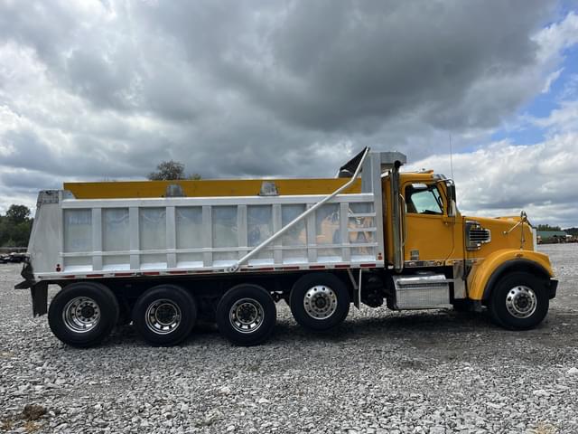 Image of Freightliner SD122 equipment image 4
