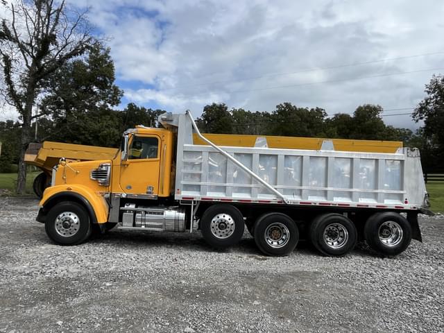 Image of Freightliner SD122 equipment image 1