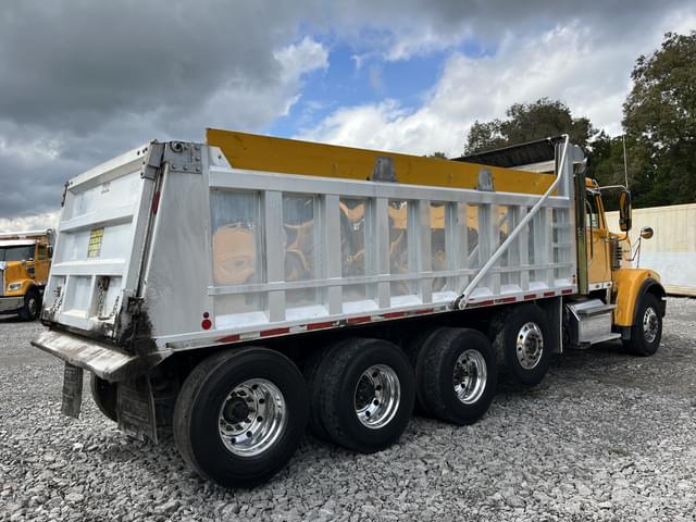 Image of Freightliner SD122 equipment image 3