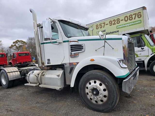 Image of Freightliner SD122 equipment image 3