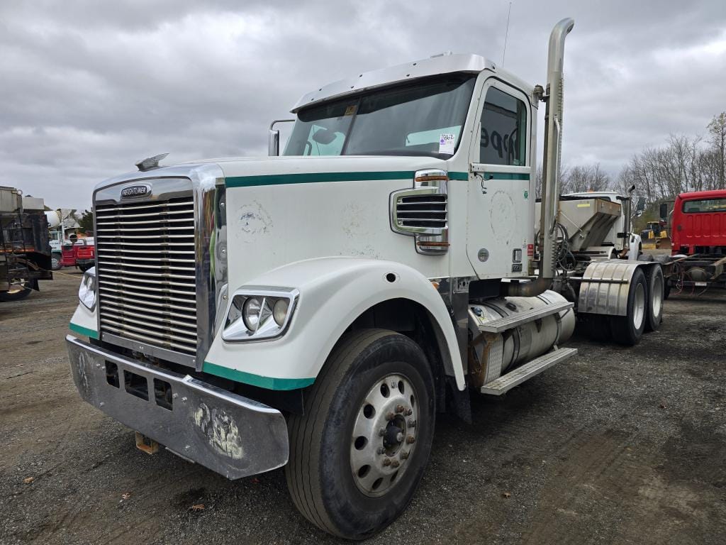 2019 Freightliner SD122 Equipment Image0