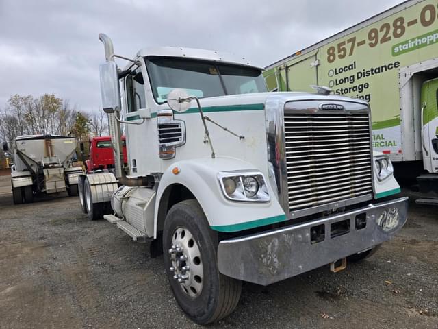 Image of Freightliner SD122 equipment image 2