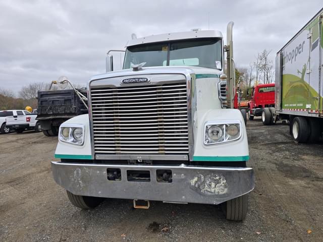 Image of Freightliner SD122 equipment image 1