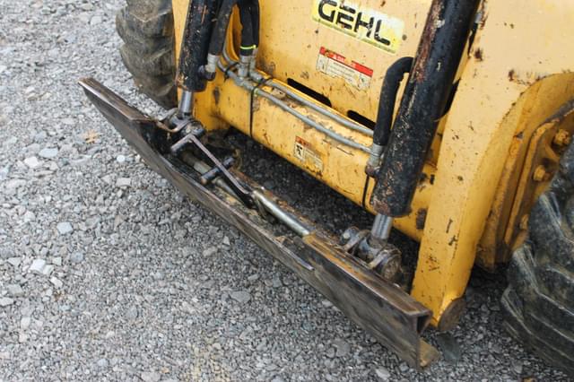 Image of Gehl R165 equipment image 2