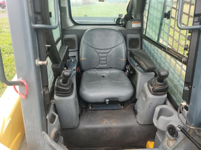 Image of Gehl R190 equipment image 4