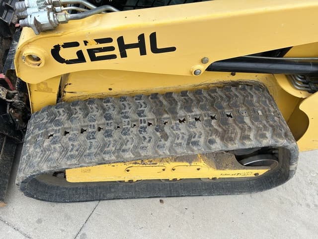 Image of Gehl RT165 equipment image 3