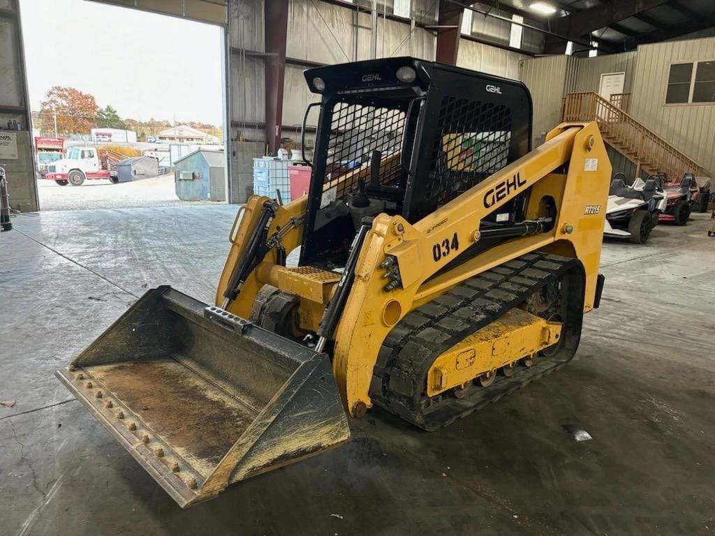 Main image Gehl RT215