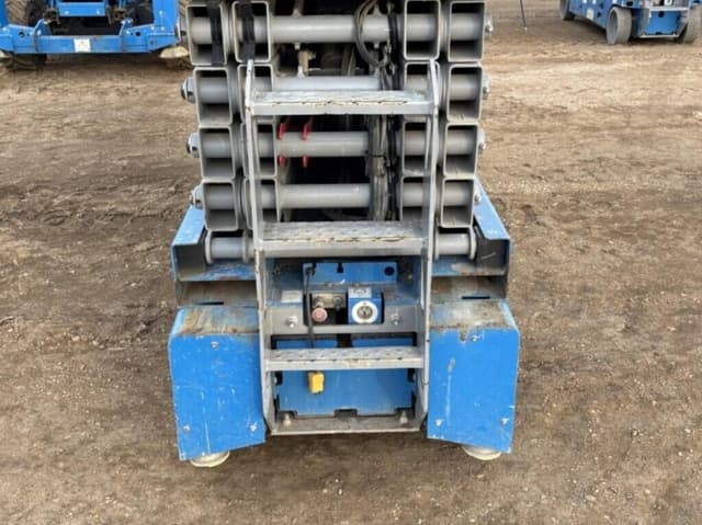 Image of Genie GS3232 equipment image 2