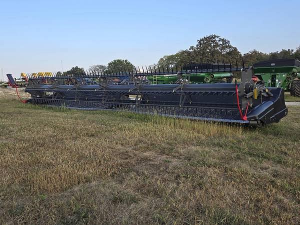 Image of Gleaner 9255 equipment image 3