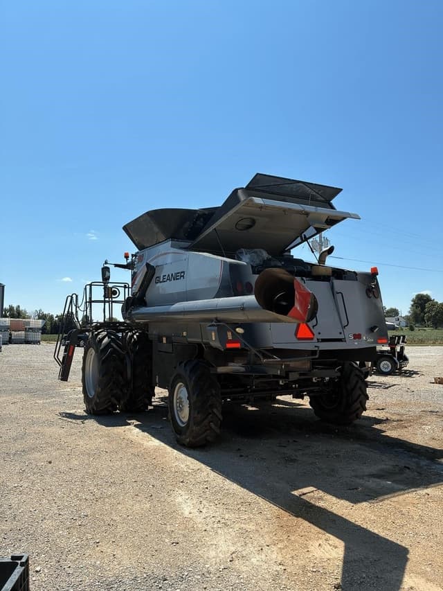 Image of Gleaner S96 equipment image 3