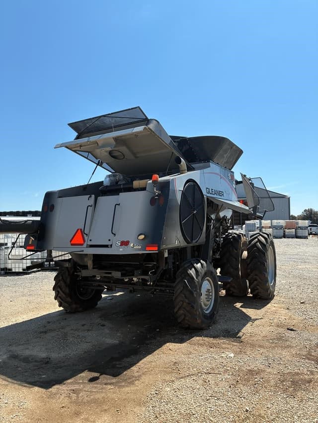 Image of Gleaner S96 equipment image 2