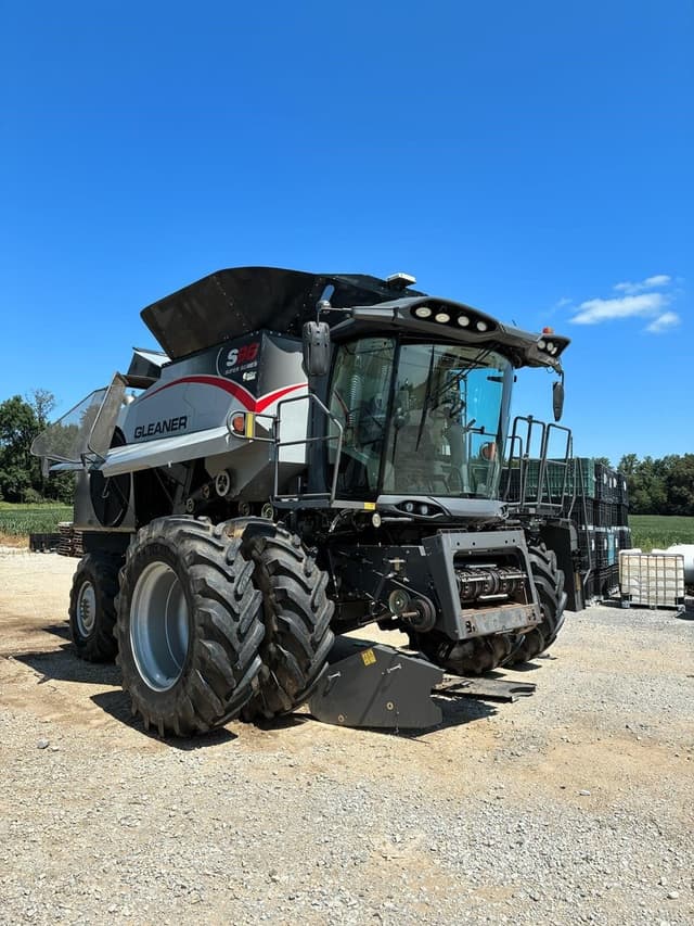 Image of Gleaner S96 equipment image 1