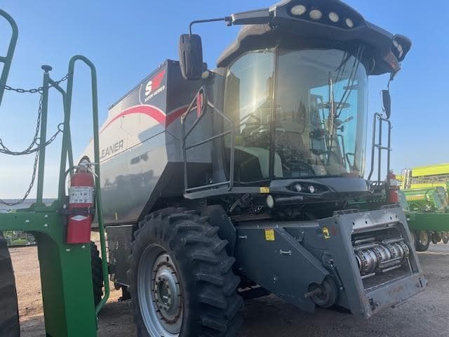 Image of Gleaner S97 equipment image 1