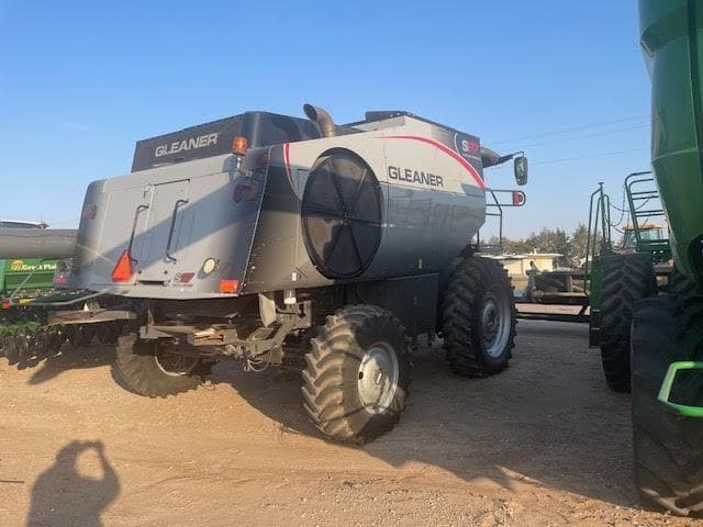 Image of Gleaner S97 equipment image 2