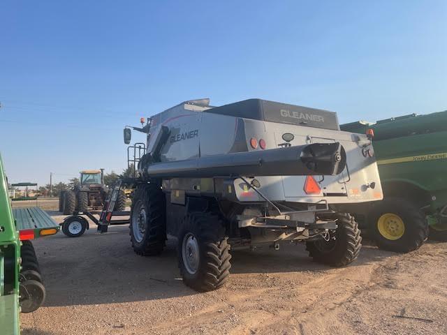 Image of Gleaner S97 equipment image 3