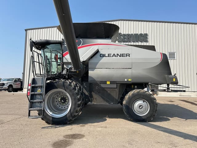 Image of Gleaner S97 equipment image 3