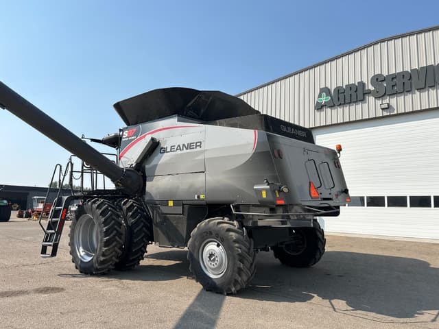 Image of Gleaner S97 equipment image 4
