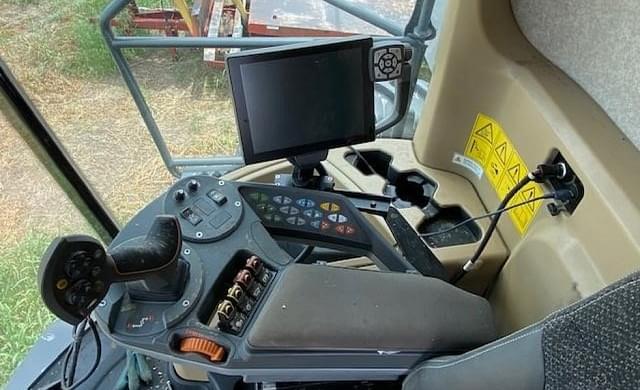 Image of Gleaner S97 equipment image 4