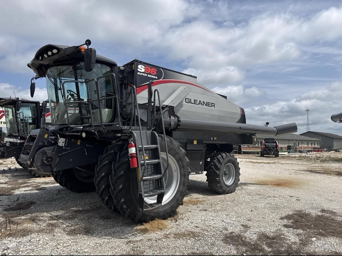 2019 Gleaner S97 Equipment Image0