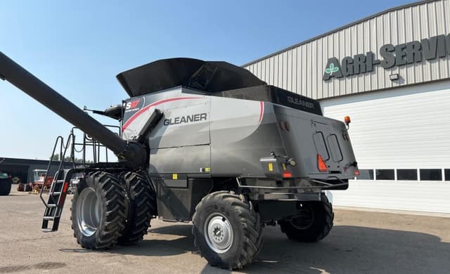 Image of Gleaner S97 equipment image 4