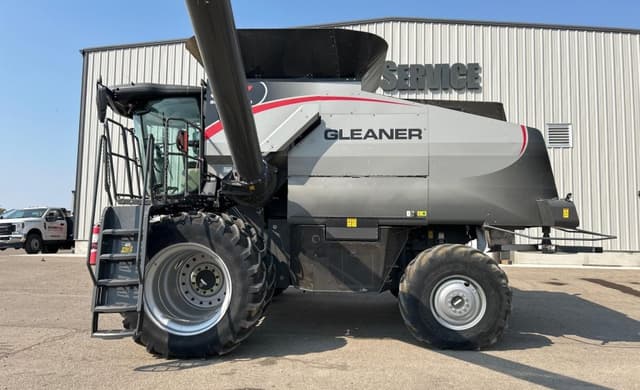 Image of Gleaner S97 equipment image 3