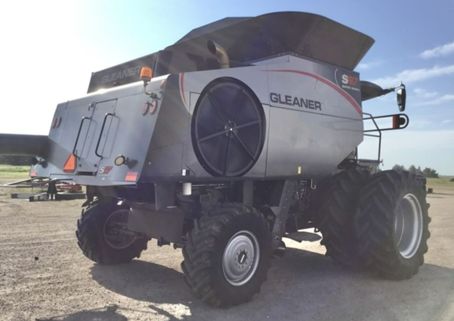 Image of Gleaner S97 equipment image 1