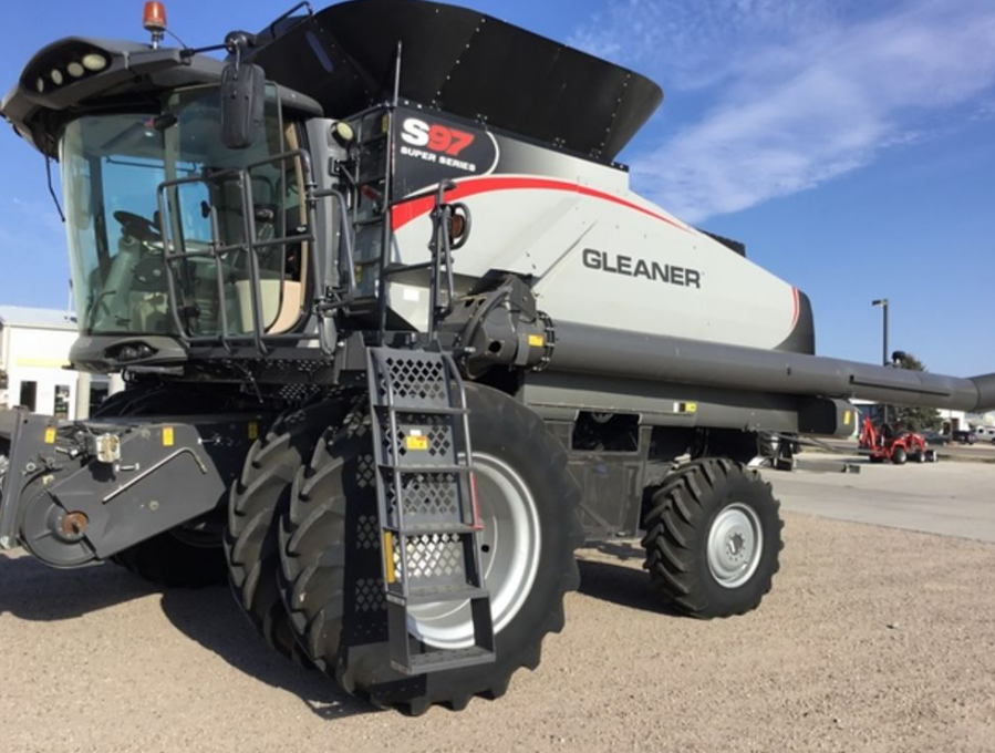 Image of Gleaner S97 equipment image 2