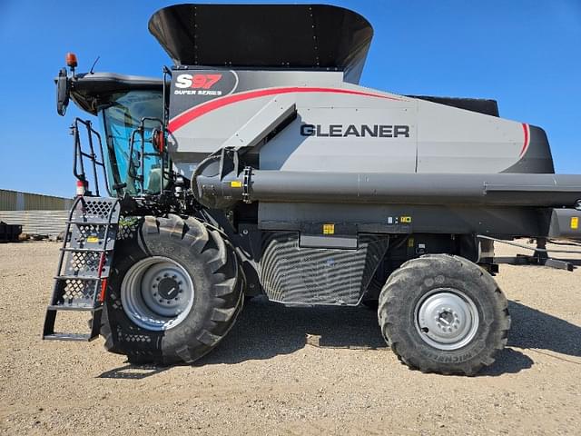 Image of Gleaner S97 equipment image 1