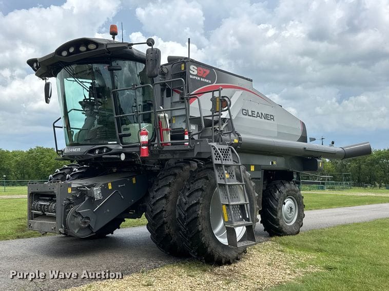 2019 Gleaner S97 Equipment Image0