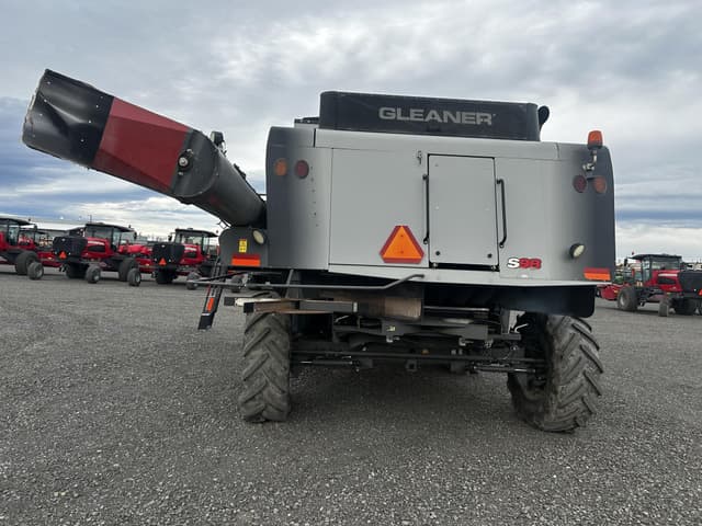 Image of Gleaner S98 equipment image 3