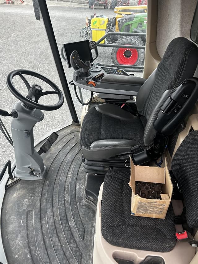 Image of Gleaner S98 equipment image 4