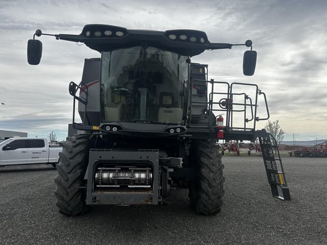 Image of Gleaner S98 equipment image 1