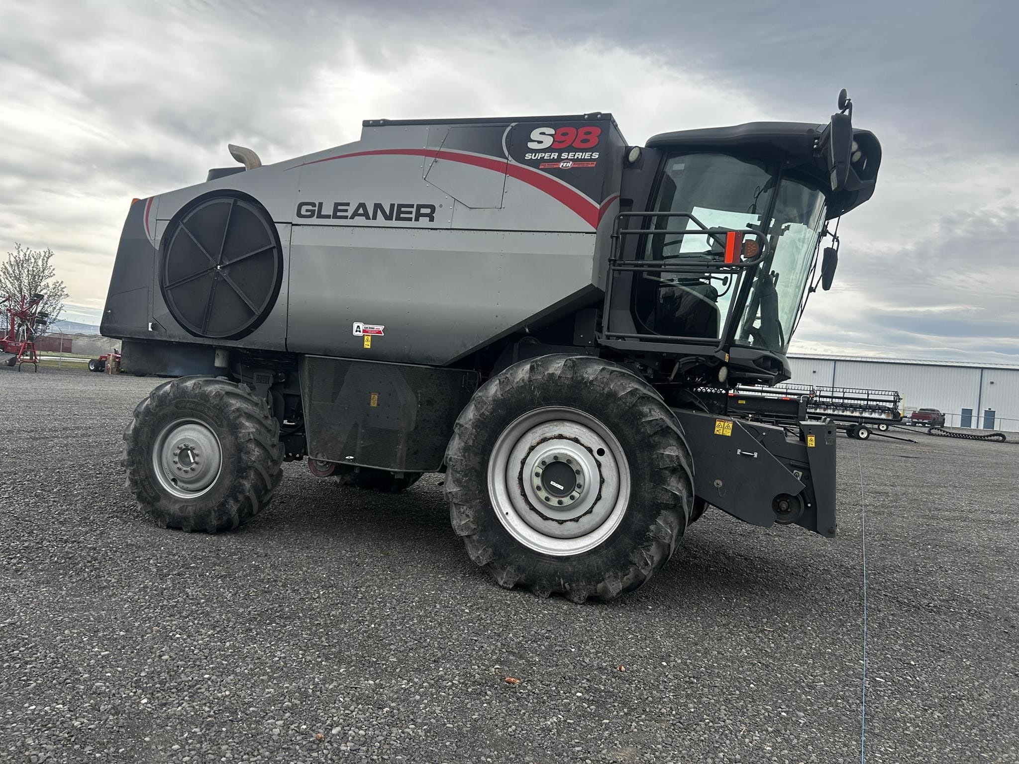 2019 Gleaner S98 Equipment Image0
