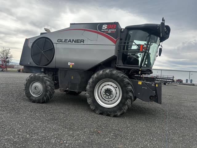 Image of Gleaner S98 equipment image 2